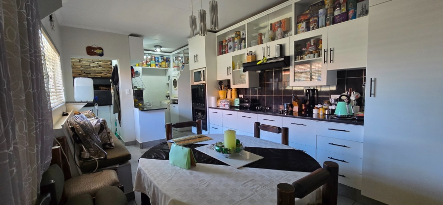 4 Bedroom Property for Sale in Randlespark North West